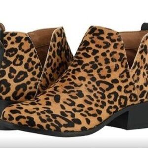 Vionic Leopard Hope Clara Bootie Chelsea bootie cow hair 8 Water-Resistance EUC